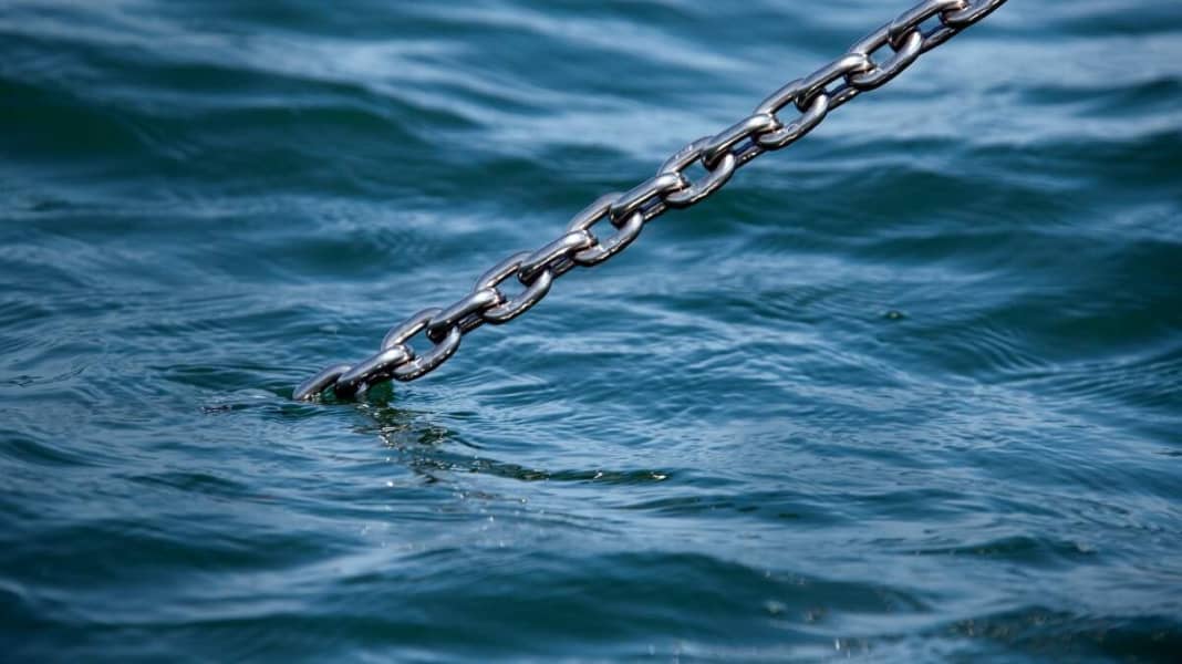 Bobby Schenk: Be careful with stainless steel anchor chains