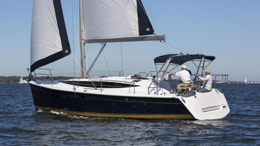 Hunter 37: Competition with Europe's large series