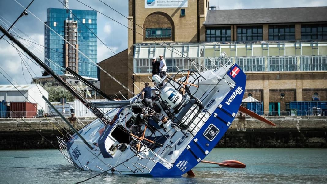 Volvo Ocean Race: Team Vestas havariert auf Riff!!!