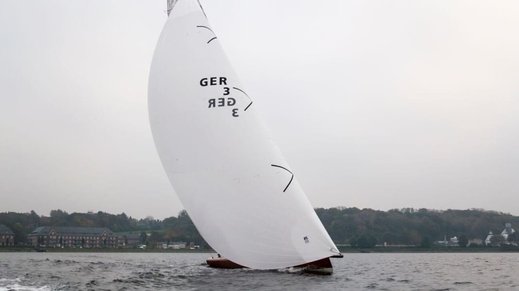 Sailing technique: Easy Furl: well furled room sheet turbo