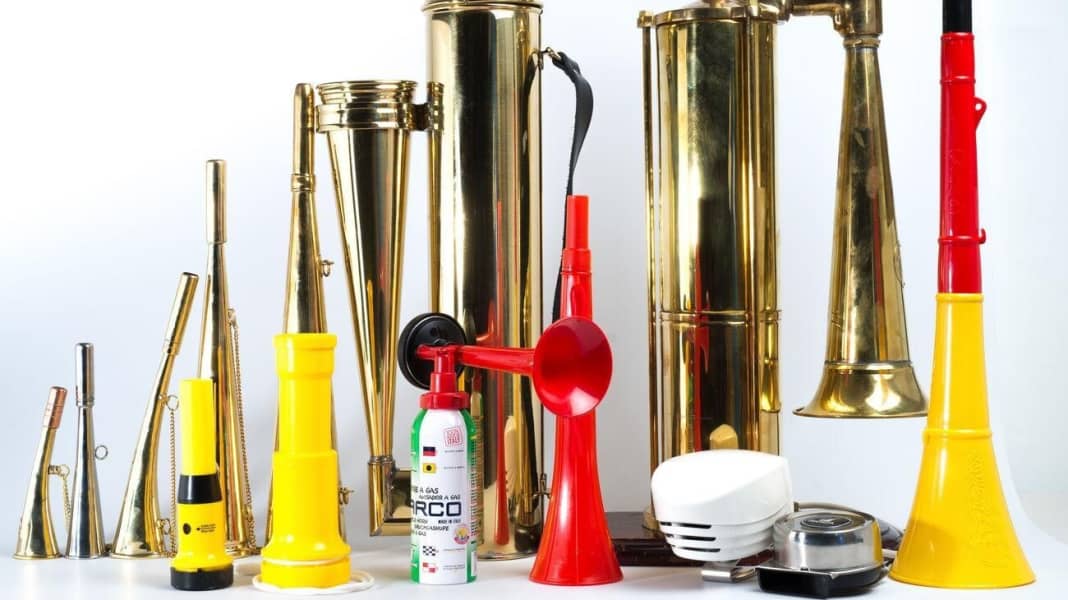 Foghorns: What do Trump and vuvuzela have in common?