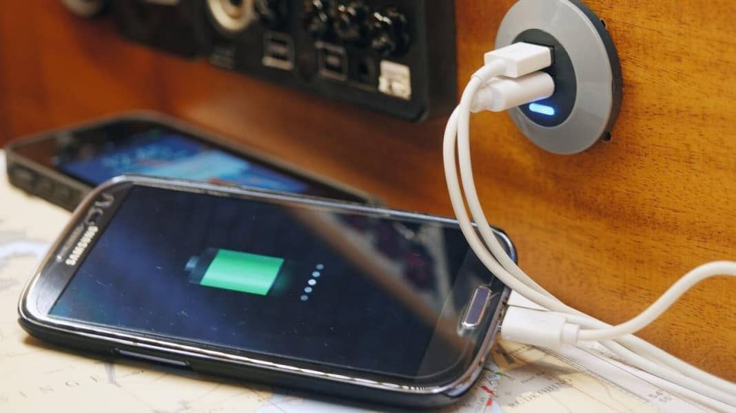 Technik: USB-Steckdosen - Saft fürs Smartphone