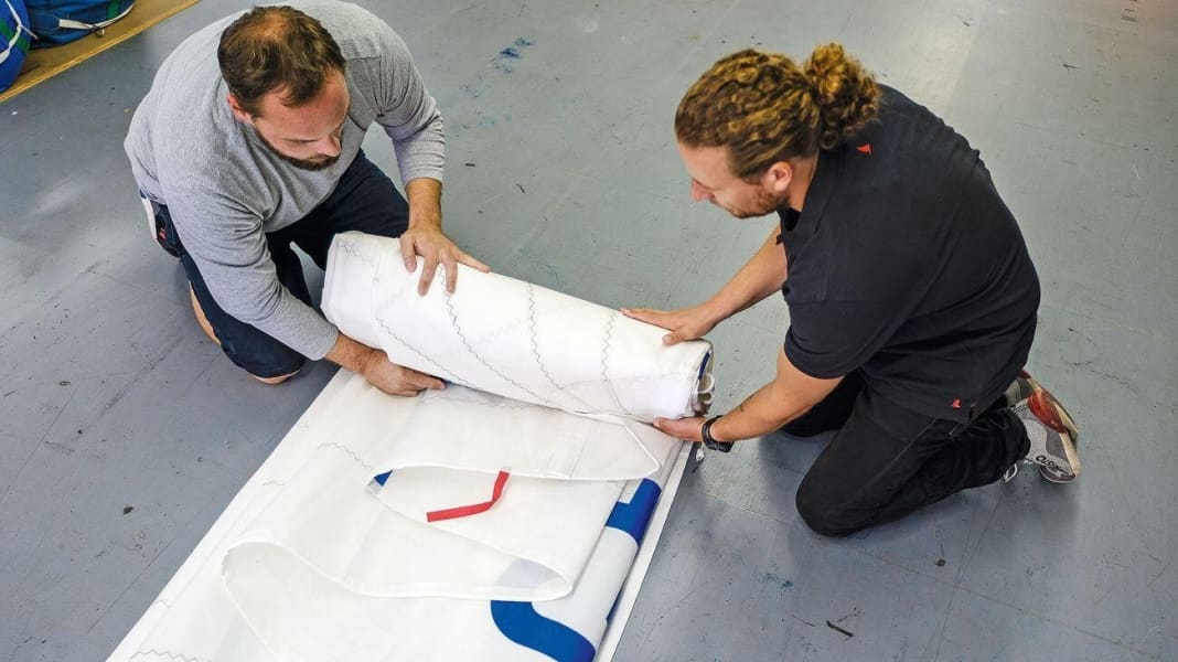 Spécial voile : bien plier et emballer la grand-voile et la voile d'avant