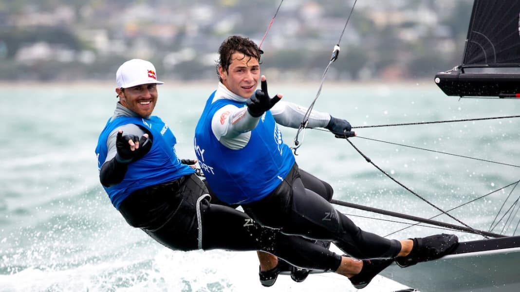 WM 49er, 49erFX, Nacra 17: Knapp an der Sensation vorbei: WM-Silber für Heil/Plößel!