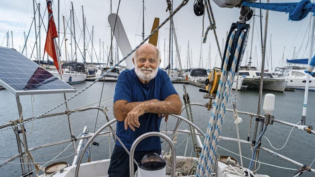 circumnavigazione record: il giro del mondo in barca a vela in solitaria e senza scalo all'età di 81 anni