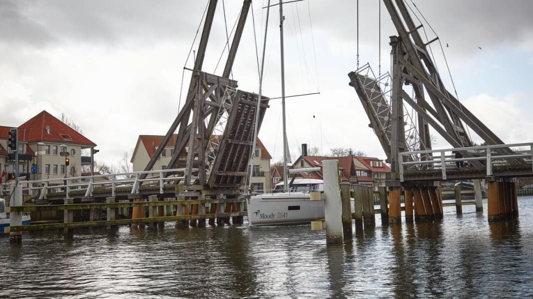 YACHT test: On the road with the new deck saloon yacht from Moody