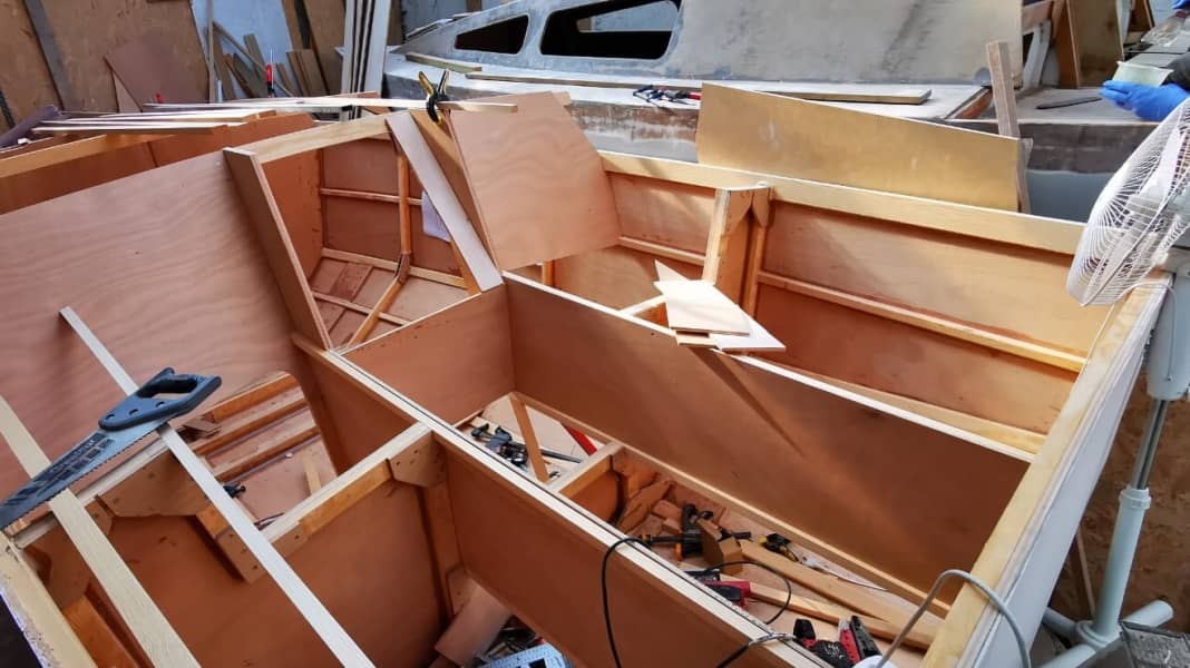 Globe 5.80: Boatbuilding adventure: The first self-build minis are created