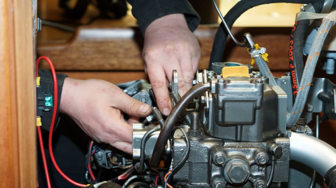 Engine maintenance: Keeping the machine and outboard engine fit for use