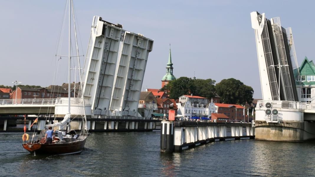 Schlei: Schleibrücke Kappeln with new closing times