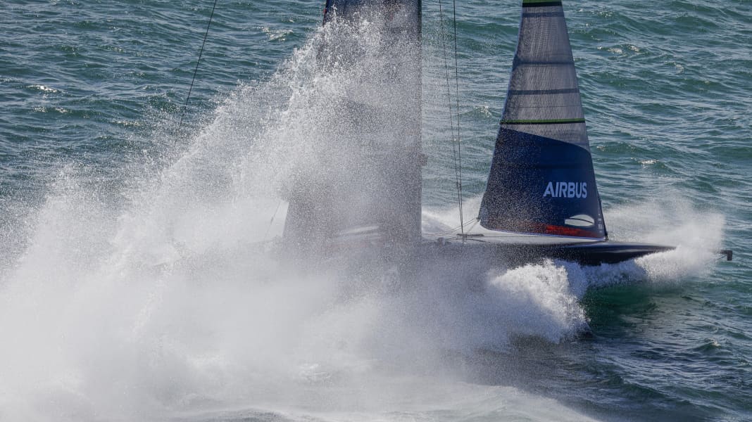 Regatta: America's Cup: 53 knots - low flying in race mode
