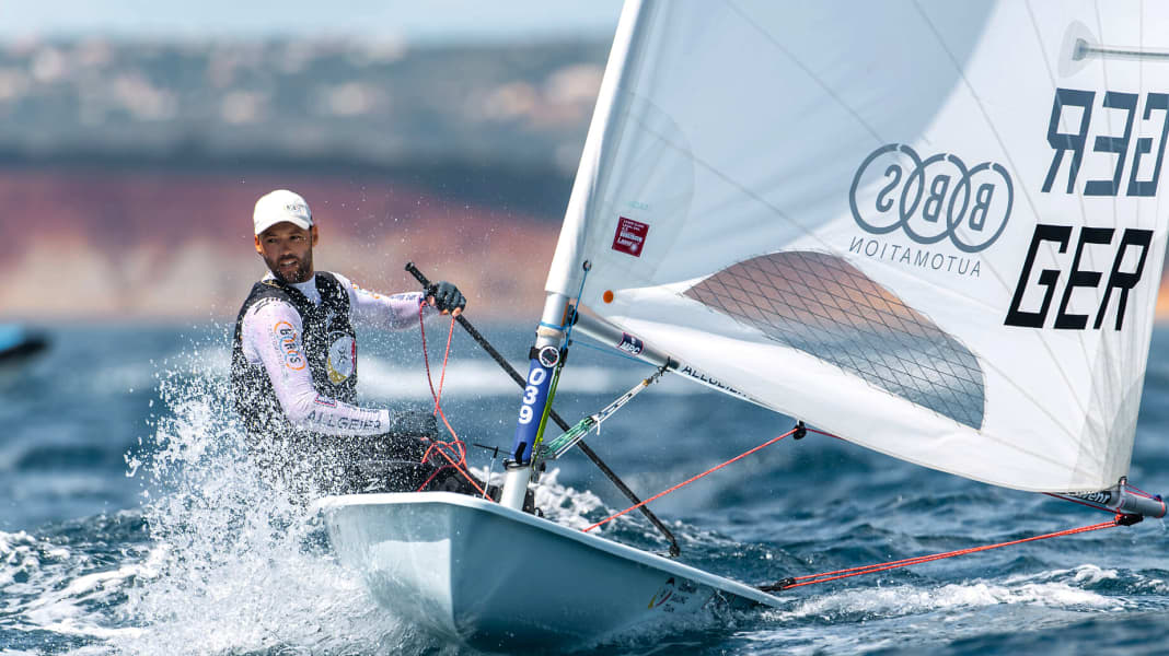 World champion tames Olympic champion: Philipp Buhl keeps Robert Scheidt at bay