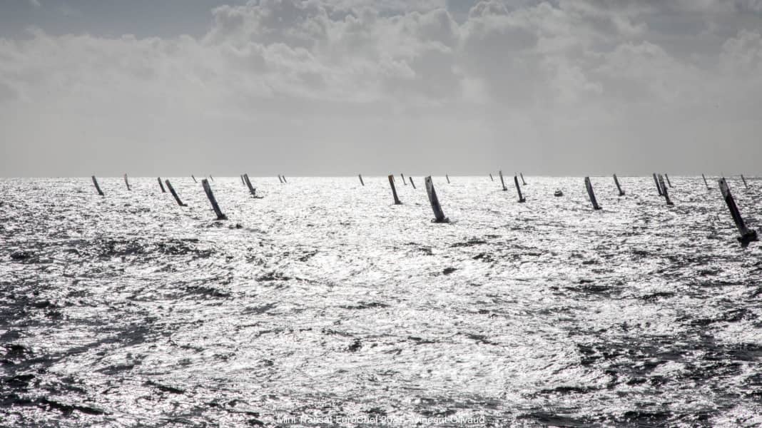Etappe eins im Mini-Transat 2021 läuft!: Gewagtes Spiel