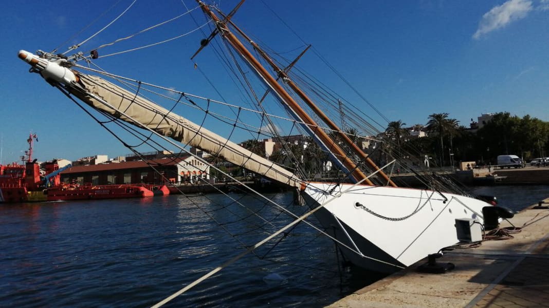La goélette "Eleonora" : éperonnée sur son lieu d'amarrage et coulée