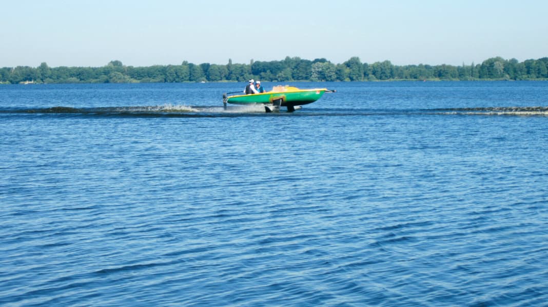 The Regnoc campaign: first towing attempts successful: the foiling conger takes off for the first time!