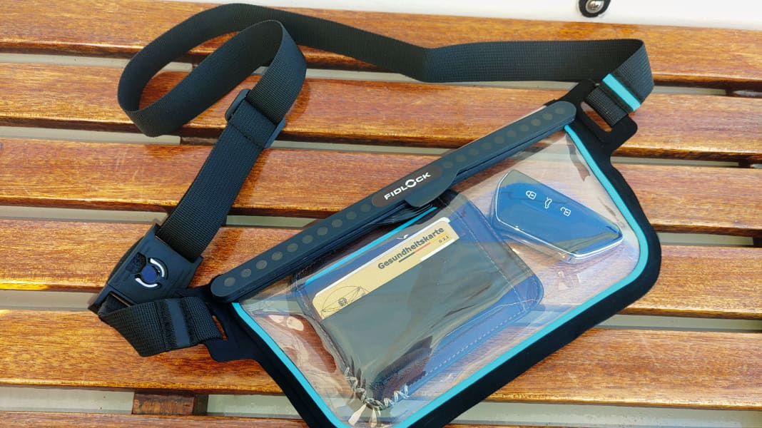 New equipment: how to keep your mobile phone and wallet dry in your belt pouch