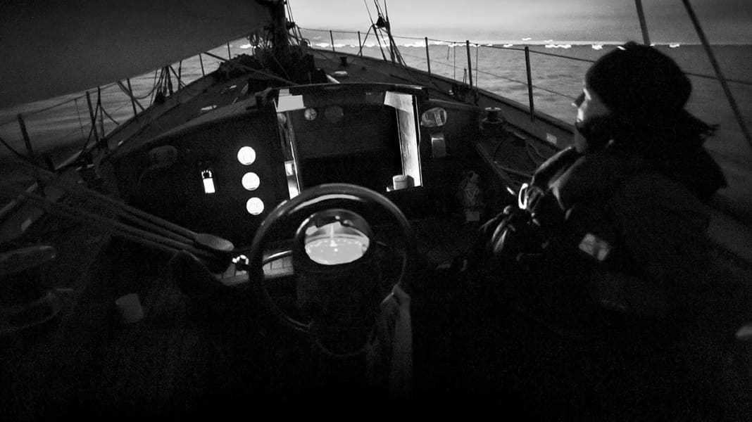Night sailing: checklists for a good feeling when sailing into the dark