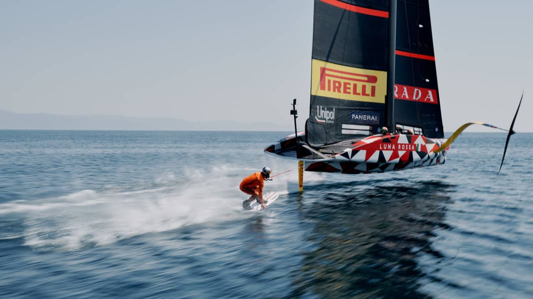 America’s Cup-Foiler statt Motorboot: ”Luna Rossa” zieht Wakeboarder - Video geht viral