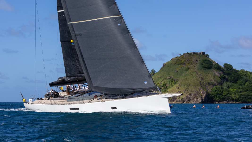Eau bleue : les premiers yachts de l'ARC à l'arrivée