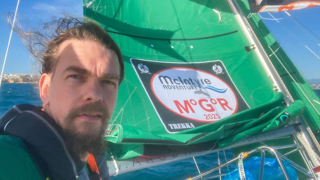 Mini Globe Race : Christian Sauer fait un arrêt d'urgence sur les îles Galápagos