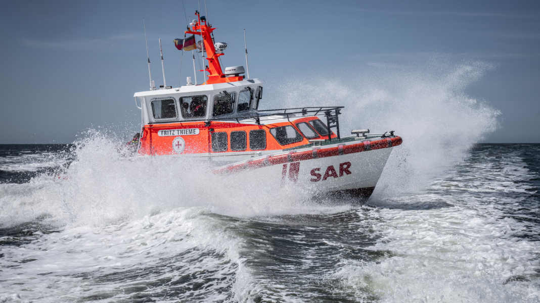 Urgence médicale à bord : opération de sauvetage dramatique dans la mer des Wadden