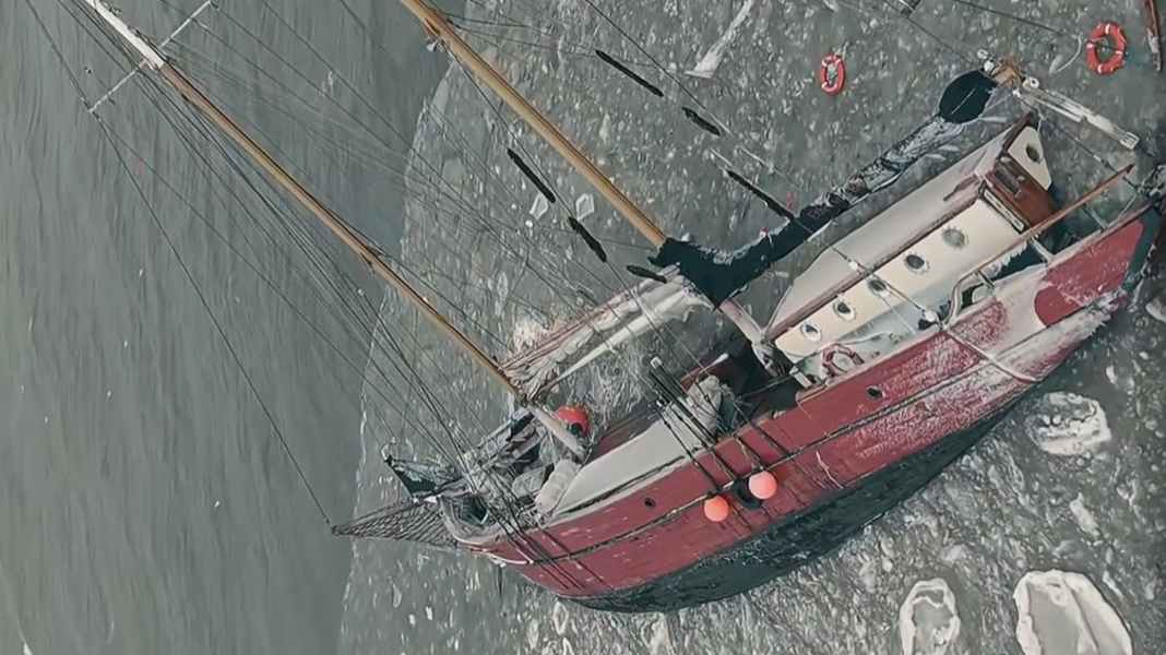 Accident: Sad end of the "Ethel of Brixham" on a stone causeway? +++ Update +++