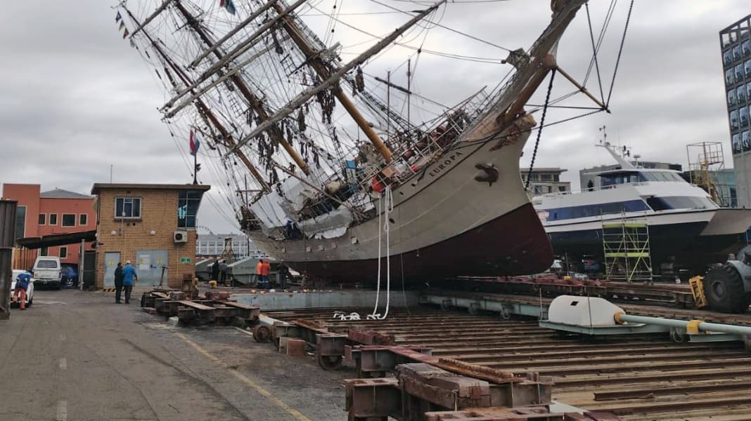 Bark „Europa“: Abenteuer-Windjammer an Land gekentert