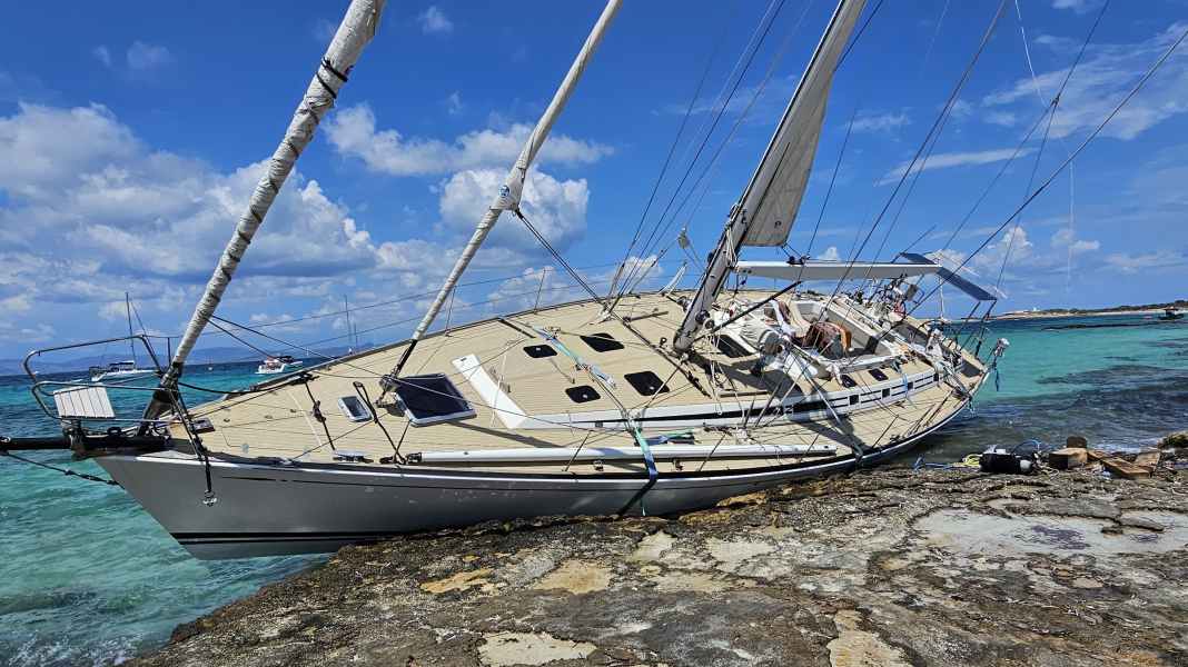 Formentera: So werden die Yachten nach dem Gewittersturm geborgen