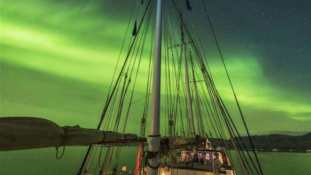 Solar storm: auroras - impressively beautiful, but also risky?