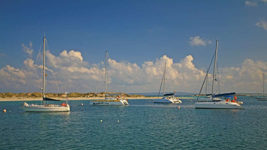 Isole Baleari: Nuovo sistema di prenotazione per gli ormeggi in boa, più controlli per l'ancoraggio