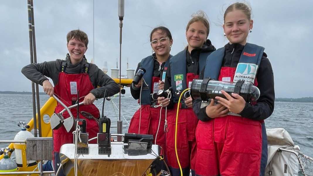 Conservazione dell'ambiente marino: gli scolari fanno ricerca in mare con l'Aldebaran