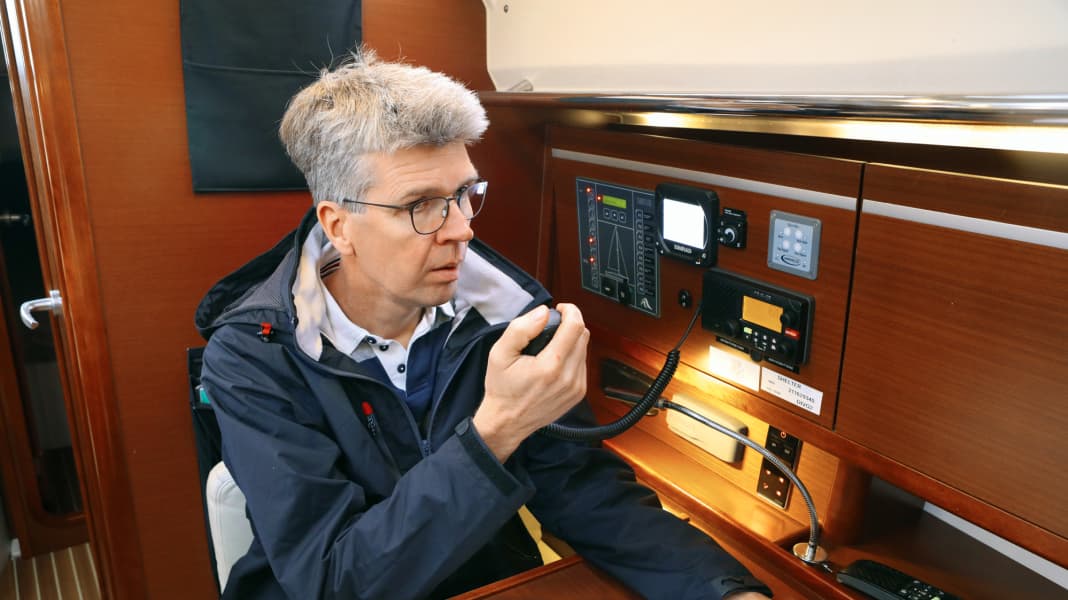 Marine radio for sailors: Just not "over and out" - how to radio properly