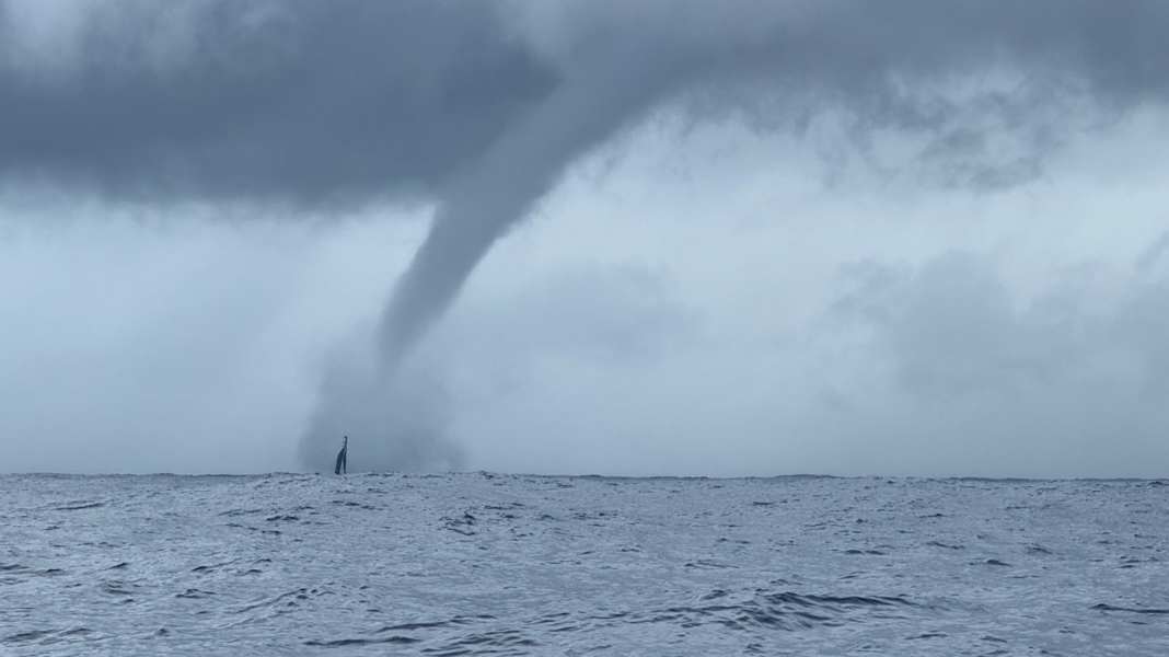 New York Vendée: Doldrums, hail, squalls - the "50 Shades of Shit" in the North Atlantic
