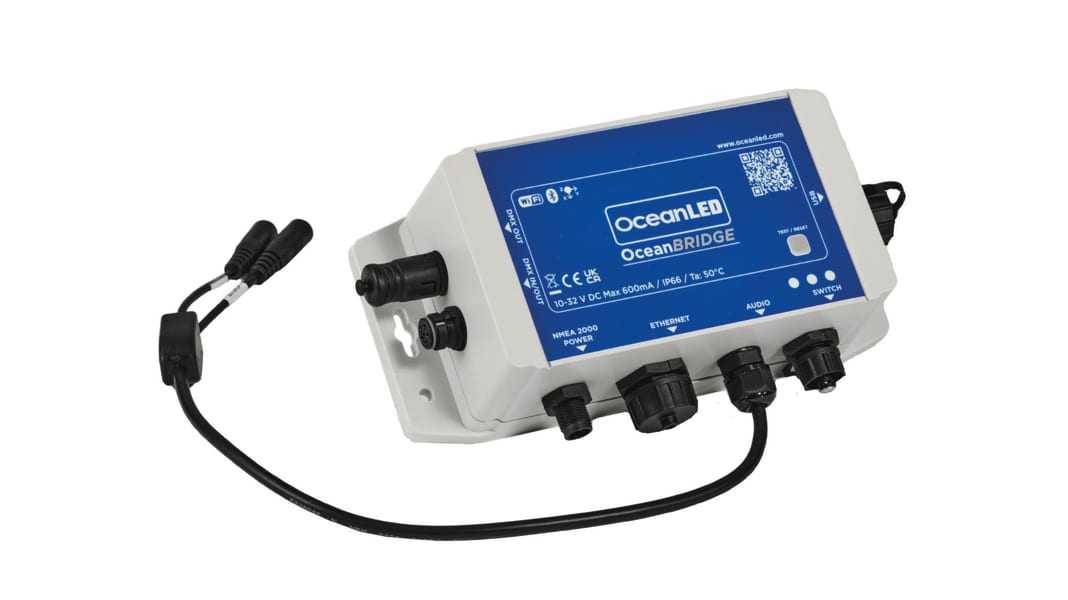 Equipaggiamento: Controllo dell'illuminazione a bordo tramite plotter e smartphone