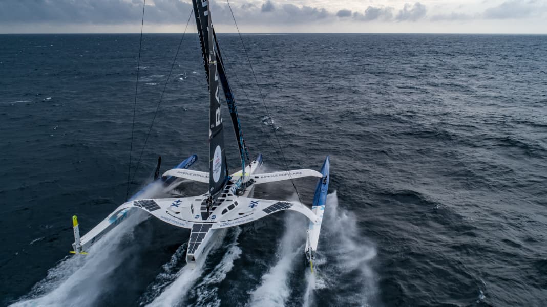 Arkea Ultim Challenge: whale dodging or problems on board "Banque Populaire XI"?