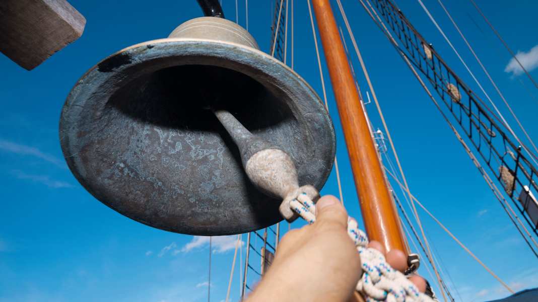 Navigation: Ship's bells - more than just a nice tradition