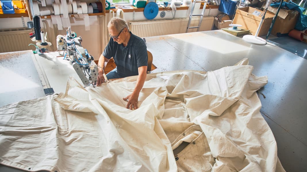 Sailing terms: warp, weft and footshelf - small sailmaking lexicon