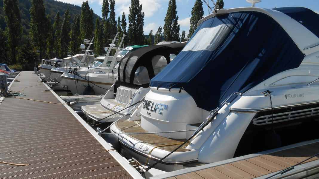 Ristrutturazione di una passerella: plastica al posto del legno