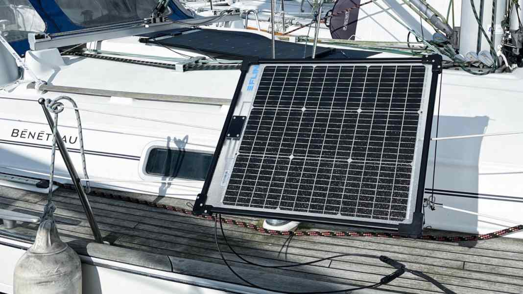 8. Adventskalender-Türchen: FLINrail+ 50W+ Das handliche Solarmodul für die Reling