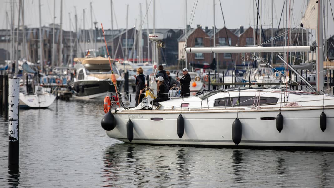 Law: Who is liable if the sailing student messes up?