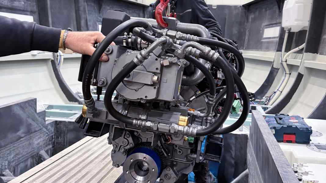 YYachts: In costruzione la prima imbarcazione con la nuova motorizzazione ibrida Yanmar