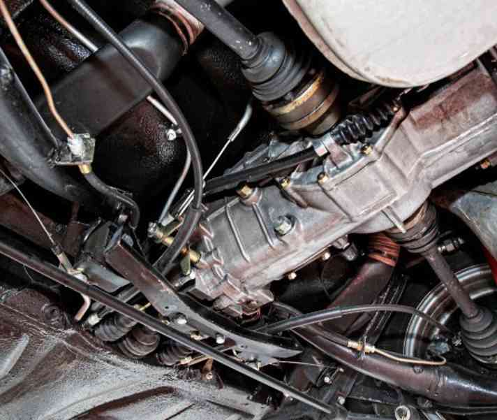 Honoriges Spenderorgan: Das Fünfgang-Getriebe, Typ 901, entstammt einem 68er 911 S. Sein klassisches Sport-Schaltschema beheimatet die erste Fahrstufe hinten links