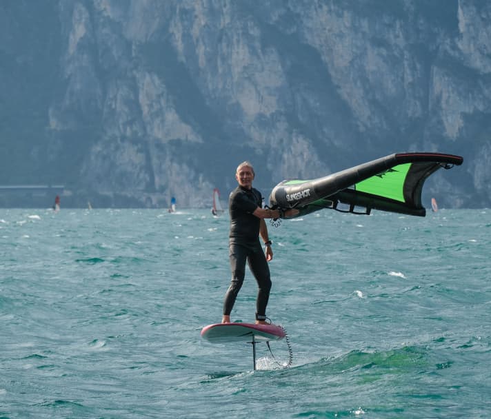 The feeling on the foil is incomparably free and light.