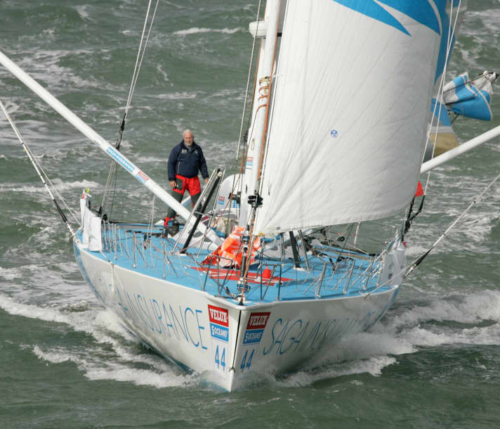   Sir Robin auf dem Open 60 „Saga insurance“, mit dem er 2006/07 am Velux 5 Oceans teilnahm