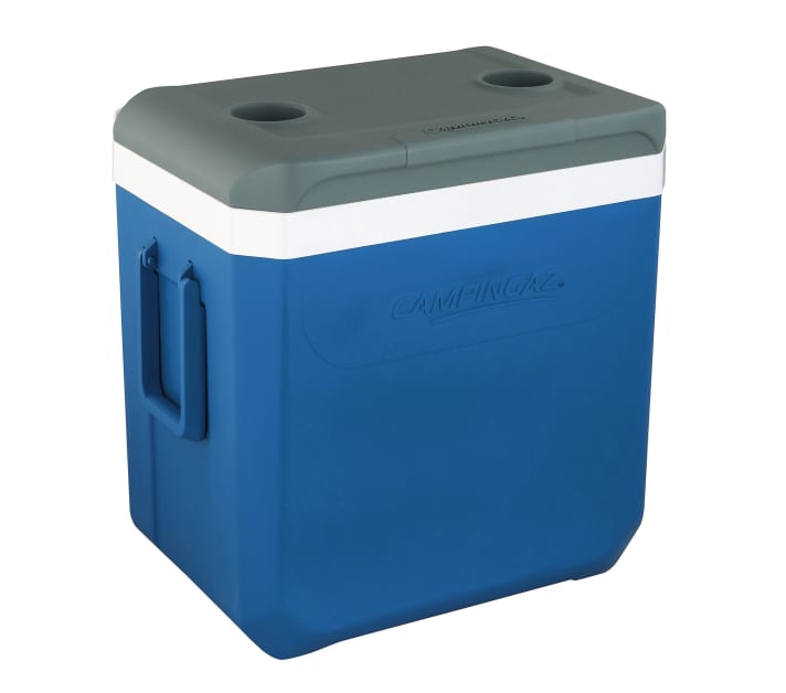 Raffreddare il cibo a bordo richiede sempre molto tempo. È meglio e più semplice non farli riscaldare. Le borse frigo o i normali contenitori refrigeranti di solito offrono un isolamento insufficiente; l'isolamento in poliuretano è più stabile e duraturo. Ad esempio la serie Icetime di Campinggaz (10, 23, 28 litri, a partire da 40 euro) >> <a href="https://amzn.to/4fJBAWI" target="_blank" rel="noopener noreferrer nofollow">disponibile qui</a>*.