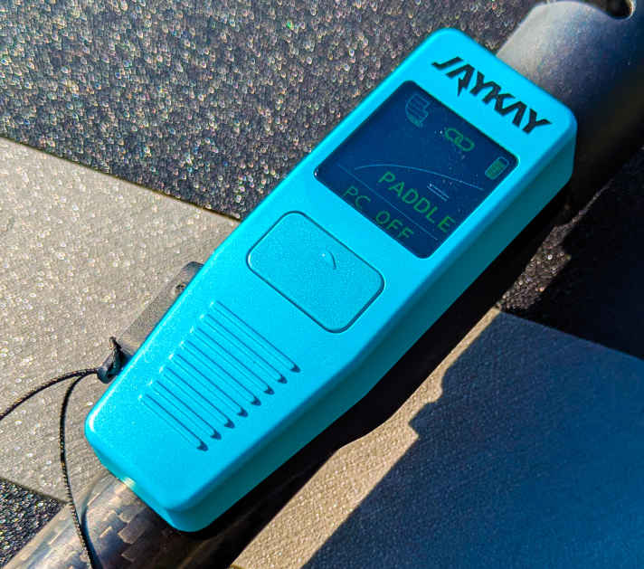 Am Controller lässt sich die Unterstützung während des Paddels durch leichtes Schieben mit dem Daumen variieren.