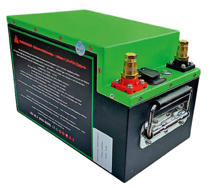 La batteria di alimentazione al litio di TKC Power. Possibilità di scelta tra due batterie: Il modello più piccolo è disponibile a 980 euro, la versione più grande della batteria al litio ferro fosfato costa 1.980 euro.