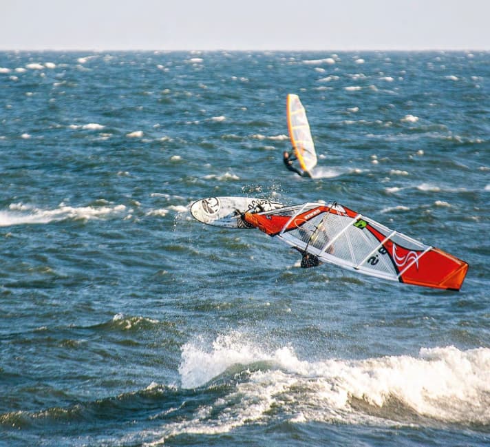 Wenn‘s in Skanör eng wird, bietet Mossby Strand trotzdem noch Platz – und Wellen, die auch von weniger routinierten Wavesurfen gemeistert werden.