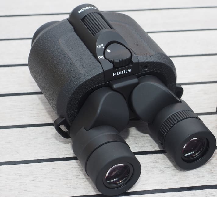 The Techostabi 12 x 28 has relatively small eyepieces. For a good image, it must be positioned exactly in front of the eyes