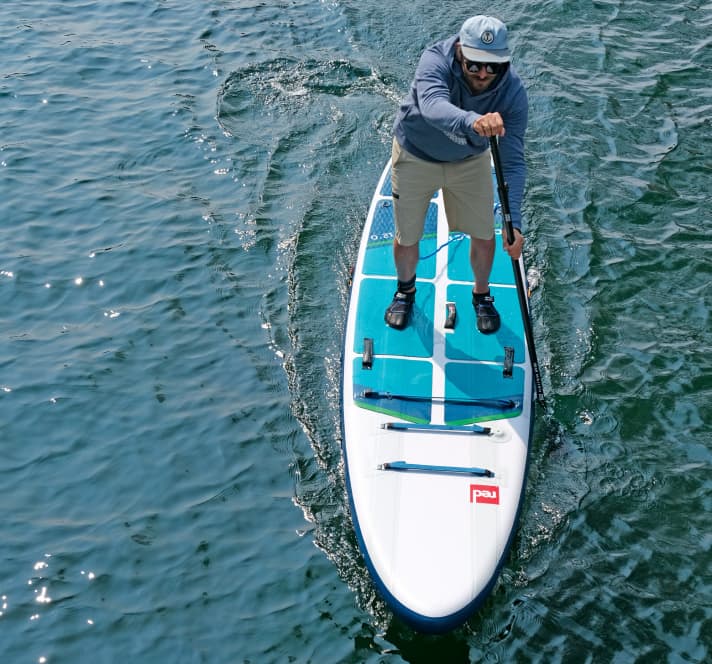 The new 12'0'' size is a useful addition to the Compact series for heavier paddlers and longer distances. The straight-line stability is very good with the two fins.