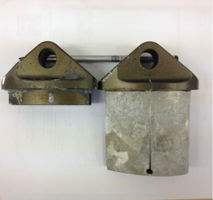   The fraudulent object: Kingpost fitting with extending carbon fibre plate and additional laminate